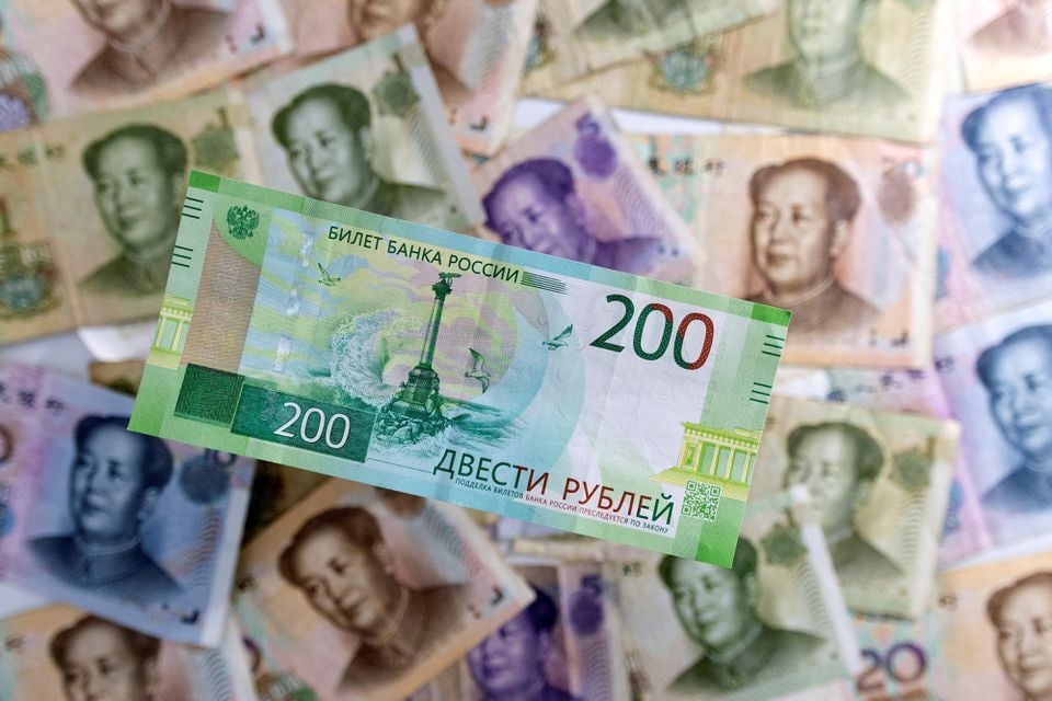 بانک روسیه: روس‌ها به جای دلار و یورو به خرید یوان چین هجوم می‌آورند