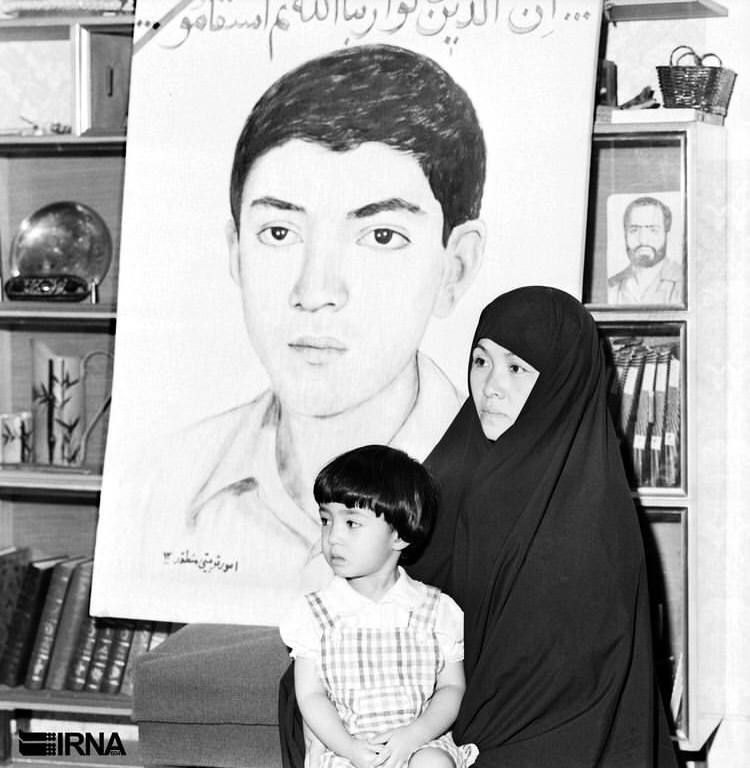 تصویری از مادر ژاپنی شهید محمد بابایی ۴۰ روز پس از شهادت فرزندش