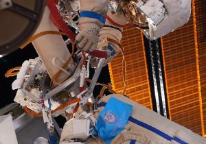 راهپیمایی فضایی دو کیهانورد روسی ایستگاه فضایی اولگ و دنیس آغاز شده است