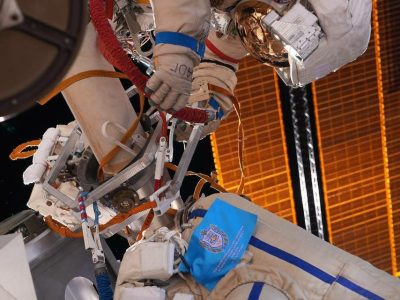 راهپیمایی فضایی دو کیهانورد روسی ایستگاه فضایی اولگ و دنیس آغاز شده است