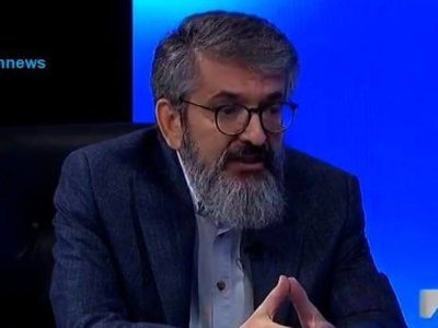 کورش علیانی، مجری و زبان‌شناس: رسانه ملی نتوانسته اعتماد را جلب کند