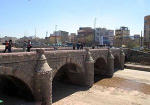 پل سنگی تبریز به طور ویژه نورپردازی می‌شود