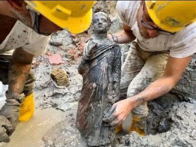 ایتالیا؛ کشف مجسمه‌های ۲۳۰۰ ساله در یک گرمابه
