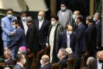 هم میهن نوشت:یک فرد شجاع بین شما نیست که مسئولیت برعهده بگیرد؟