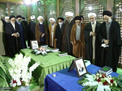 حضور اعضای مجمع روحانیون مبارز بر مزار اکبر هاشمی رفسنجانی