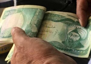 میدل ایست:عراق بدهی‌های خود به ایران را به جای دلار به دینار پرداخت کرده، تا ارزش پولش کم نشود