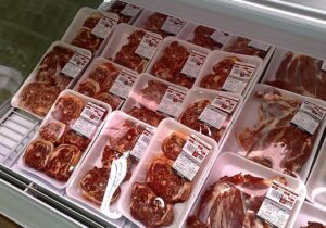 توزیع گوشت تنظیم بازار در بین قصابان امین از ۲۴ فروردین
