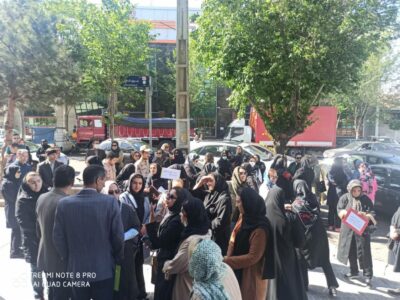 گزارش تصویری تجمع اعتراضی مقابل آموزش و پرورش آذربایجان‌شرقی