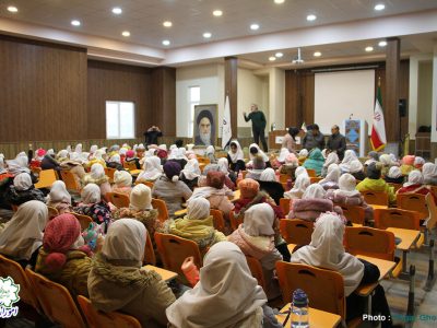 دوره آموزشی آشنایی با مفاهیم ترافیکی در مدرسه دخترانه شهید عدالت محمودی