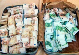 محکومیت خارج کننده ارز از فرودگاه تبریز