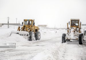 تداوم تلاش راهداران برای بازگشایی راه ارتباطی ۲۳ روستای آذربایجان‌شرقی