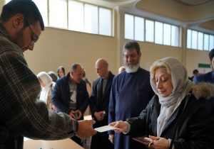 ارامنه آذربایجان شرقی برای دفاع از آرمان های انقلاب پای صندوق های رای حاضر شدند