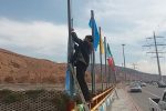 تعویض پرچم‌های اتوبان پاسداران توسط شهرداری منطقه ۱۰ تبریز
