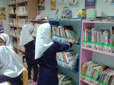 اهدای ۹۰ بسته کتاب به کتابخانه‌های مدارس تبریز