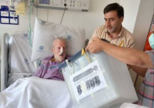 بیماران بستری در بیمارستان‌های تبریز رای خود را به صندوق‌های سیار انداختند