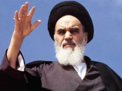 امام خمینی(ره)، مردم و اسلام را رکن اساسی جامعه قرار داد