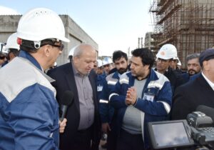 بازدید فرمانده قرارگاه اقتصادی وزارت دفاع از پتروشیمی تبریز