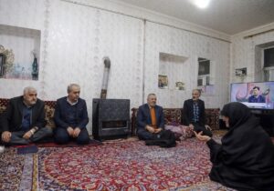 استاندار آذربایجان شرقی به دیدار تعدادی از مادران شهدا رفت