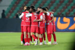 پرسپولیس – تراکتور ۳ ساعت جلو افتاد/ ۳۰ هزار تماشاگر آقا و هزار تماشاگر خانم در آزادی