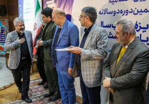📙اقدام نیک معاون سیاسی اجتماعی استاندار آذربایجان شرقی؛ محمدزاده وقت سخنرانی خود را به پیشکسوت عرصه چاپ و نشر استان داد