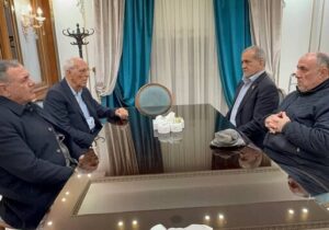 دیدار پزشکیان با حاج کریم مردانی آذر در سفر غیر رسمی به تبریز