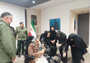ویلچرهای اهدایی رهبر انقلاب به دست معلولان آذربایجان شرقی رسید