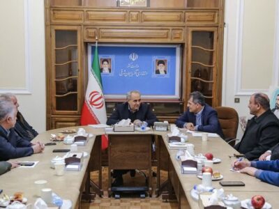 جمع آوری مدارس کانکسی و احداث نیروگاه‌های خورشیدی در آذربایجان‌شرقی اولویت است