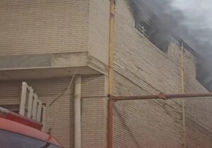 آتش‌سوزی گسترده در کارگاه تولیدی ظروف یکبار مصرف در شهرک رجایی تبریز