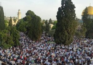 ۱۲۰ هزار فلسطینی نماز عید فطر را در مسجدالأقصی اقامه کردند