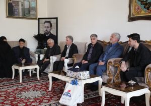 دیدار مدیرعامل شرکت گاز و مشاور استاندار آذربایجان شرقی با خانواده استاندار شهید خدمت
