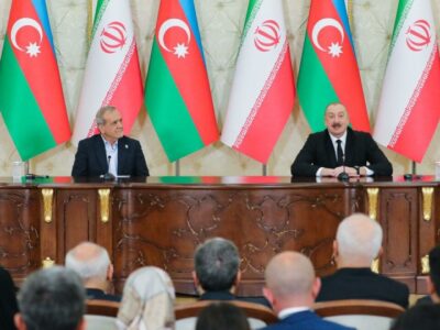 شهریارخوانی رئیس‌جمهور به زبان آذری در باکو   🔸 دکتر پزشکیان در همایش تجاری ایران و جمهوری آذربایجان اشعاری به زبان آذری از شهریار خواند که باعث تشویق حضار شد.