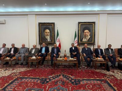گزارش تصویری/ حضور استاندار آذربایجان شرقی در سفر رییس جمهور به باکو؛ از نشست مشترک با تجار ایرانی تا جلسه با یک شرکت گردشگری علاقه‌مند به سرمایه گذاری در استان