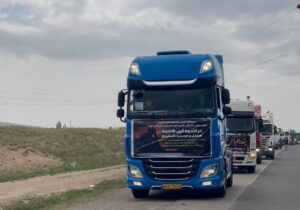 رژه کامیونداران بستان آباد برای همدردی با جانباختگان حادثه بندرعباس
