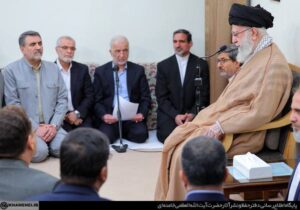 حضور استاندار آذربایجان شرقی در جلسه دیدار وزیر کشور و استانداران با رهبر معظم انقلاب اسلامی