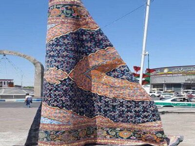 آماده سازی و نصب المان فرش تبریز در میدان نماز