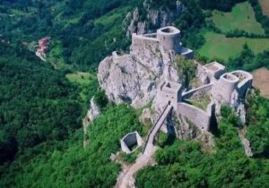 حجم بالای تردد گردشگران و فعال‌سازی ظرفیت اسکان اضطراری در سالن‌های عمومی کلیبر