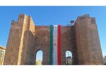 اهتزاز پرچم مقدس ایران بر فراز ارگ علیشاه