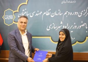 اهدا حکم عضویت در شورای مرکزی دکتر شهاب آدم نوه سی