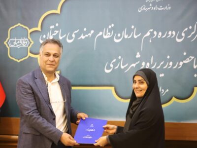 اهدا حکم عضویت در شورای مرکزی دکتر شهاب آدم نوه سی