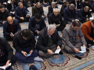 توسل کارکنان منطقه ۸ عملیات انتقال گاز ایران به اهل بیت (ع) در آیین زیارت عاشورا