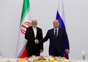 دیدار عارف با نخست‌وزیر روسیه در حاشیه نشست اوراسیا