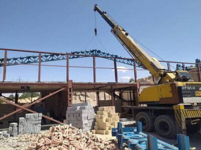  احداث سالن ورزشی بلوار طوبی در مرحله نصب تیرها