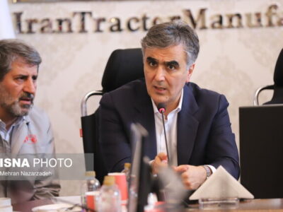 بازدید رییس کل بانک‌مرکزی از مجموعه تراکتورسازی ایران