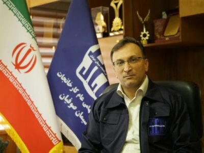 اهداء لوح سپاس به مدیر عامل شرکت سیمان صوفیان
