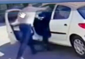 ضـرب و شتـم یک «خانـم راننـده» توسـط یک آقا در شهـرک اندیشـه کـرج