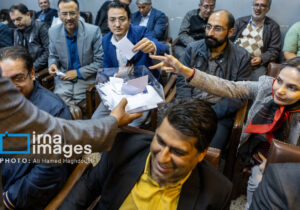 یک انجمن و نام‌هایی که بر تارک دفتر روزنامه‌نگاری می‌درخشند