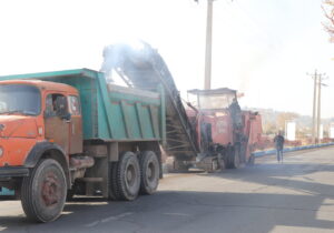 آغاز پروژه آسفالت‌ریزی مسیرهای اصلی آرامستان‌ “وادی رحمت” تبریز