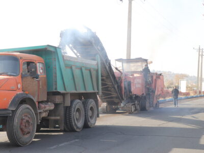 آغاز پروژه آسفالت‌ریزی مسیرهای اصلی آرامستان‌ “وادی رحمت” تبریز
