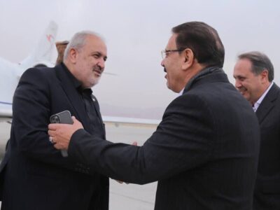 وزیر نیرو با استقبال معاون عمرانی استاندار آذربایجان شرقی وارد تبریز شد