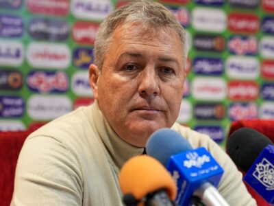 چادرملو از ابتدای بازی وقت تلف می‌کرد